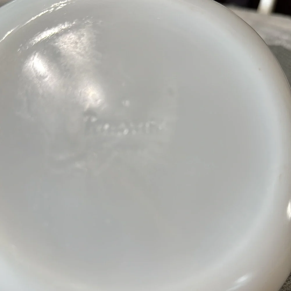 Vintage Dynaware Pyr-O-Rey casserole dish 1960’s‎ Crazy Daisy Pattern Milk Glass
